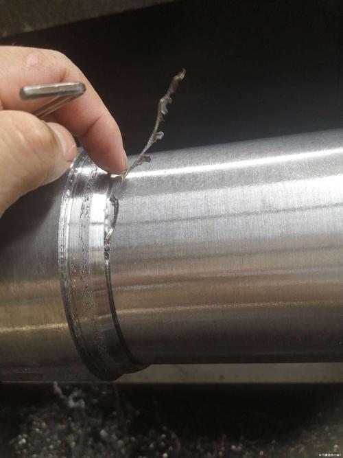 工业数控刀具崩刃损坏实物图