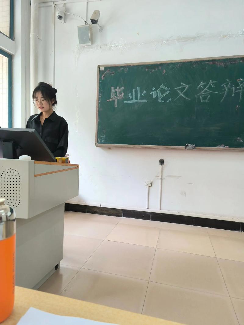 求职者在面试中展示学术论文成果