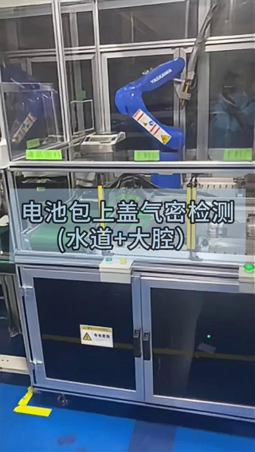 大学生在电动汽车实验室测试电池包