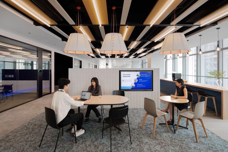 初创团队关闭线下办公室场景