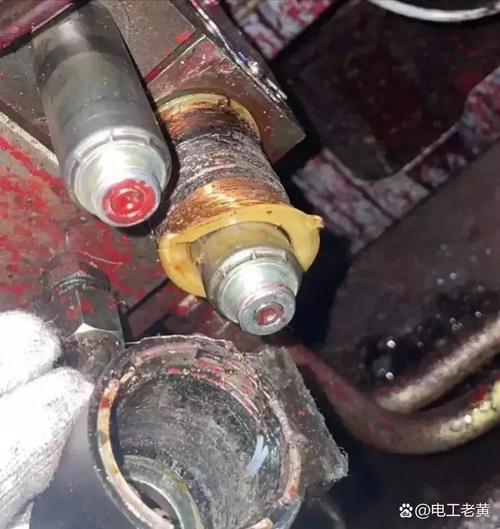 液压阀电磁铁插头接触不良烧毁痕迹