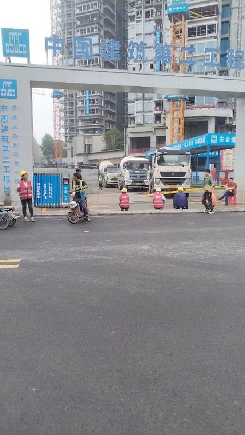 别上来就堵工地，这笔钱可能比你想的好要