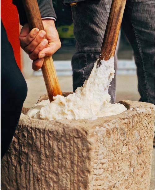 烟火里的软糯：湖南湘西土家族糍粑