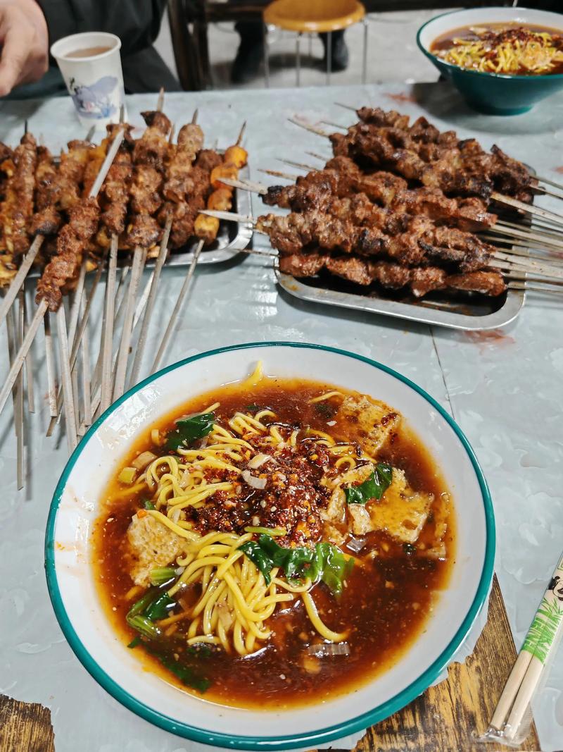 黄面烤肉特写