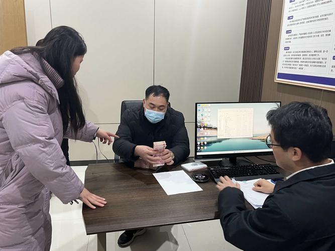 债务追偿律所团队梳理老赖财产线索工作场景图