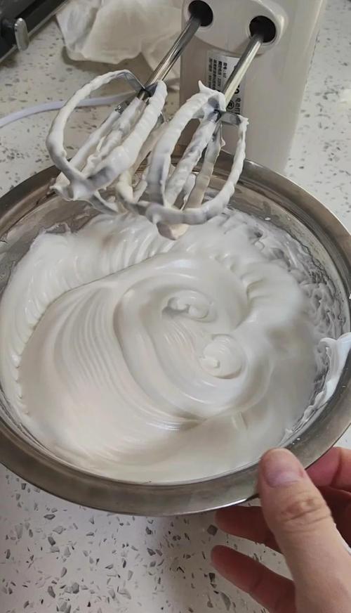 新手烘焙打发成功的戚风蛋白状态图