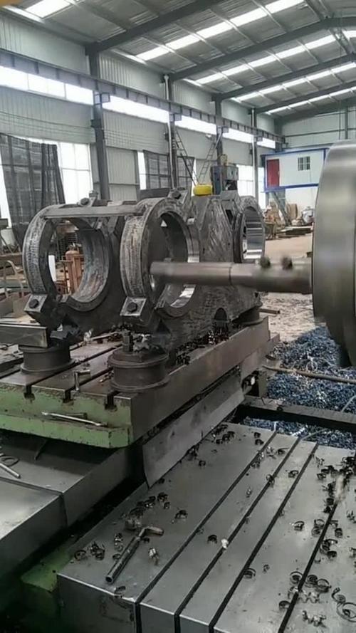 镗床加工机械箱体孔的作业现场