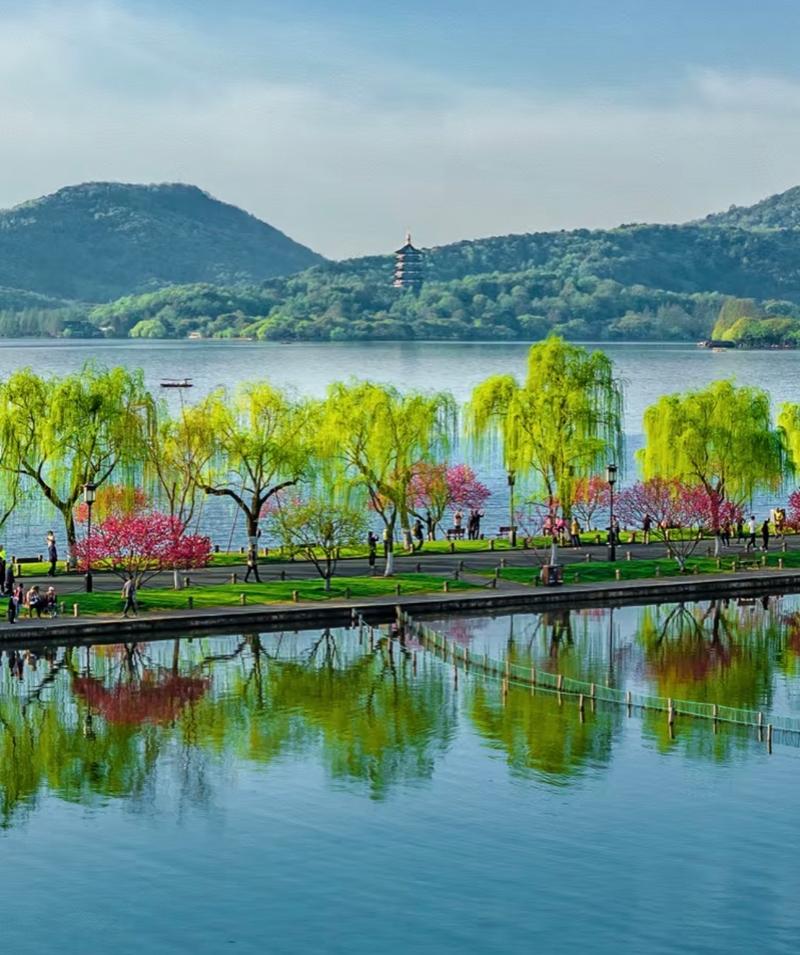 杭州西湖湖滨入口春季远景