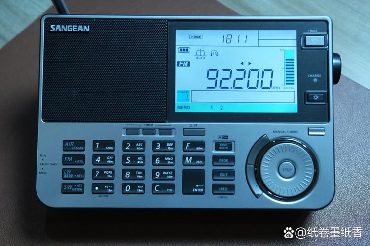 山进909X2收音机侧面旋钮与金属拉丝面板特写