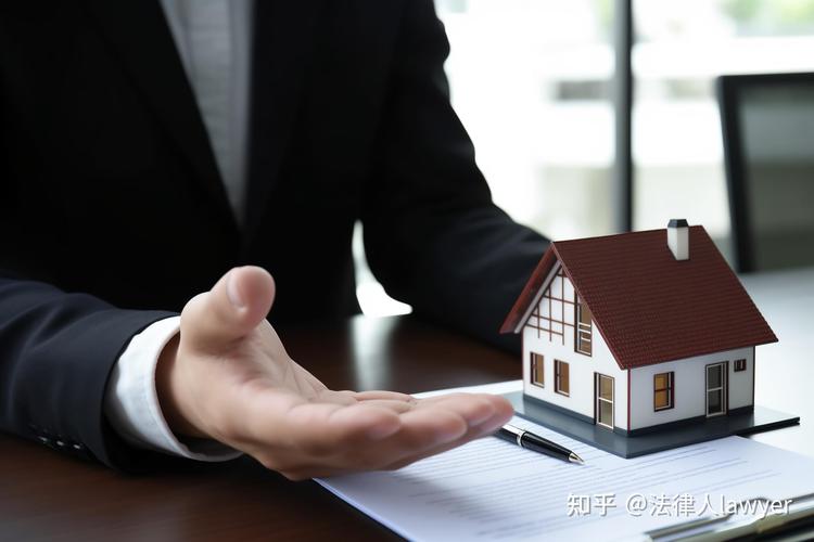 继承律所律师帮当事人梳理房产继承材料的办公场景