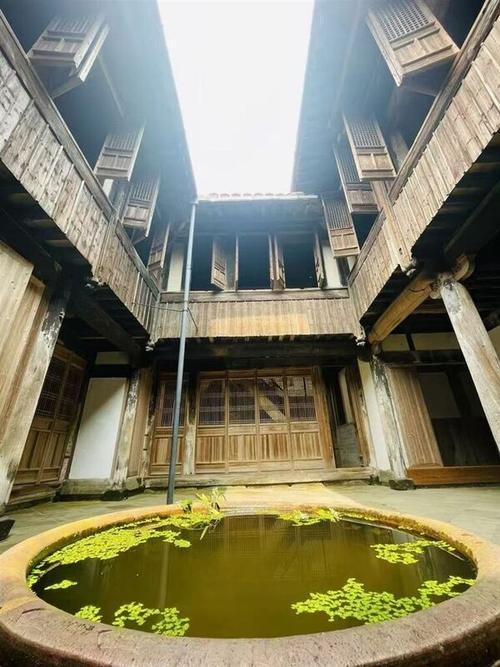 湖北南漳冯家湾村清代古民居天井