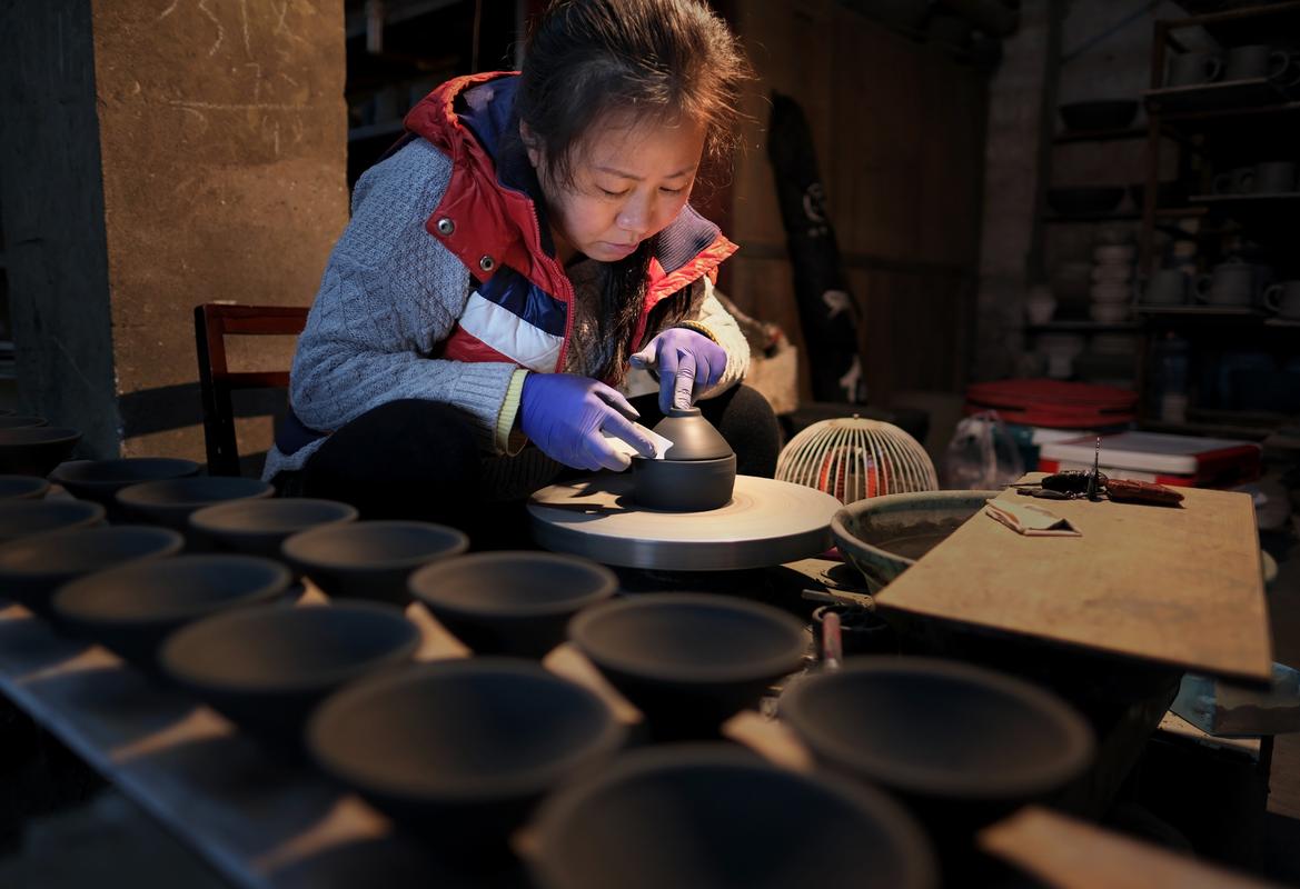 砸钱投流没水花？这套短视频营销策略，我蹲了30个品牌的实战才摸透-团建营