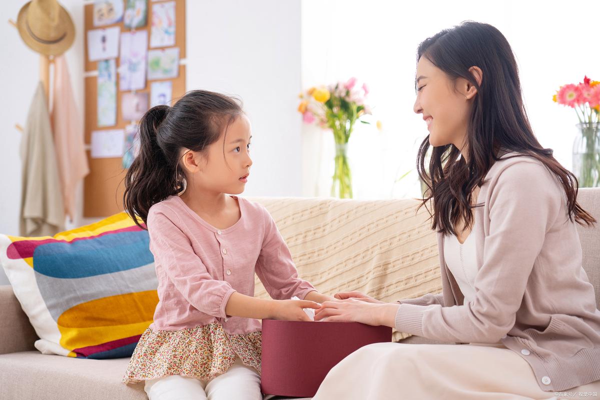 母婴亲子信任日常互动场景图