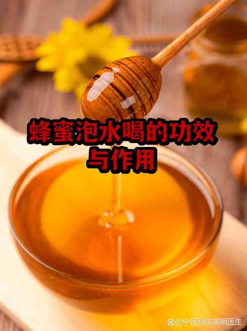 妈妈在孩子房间门口放温蜂蜜水的特写