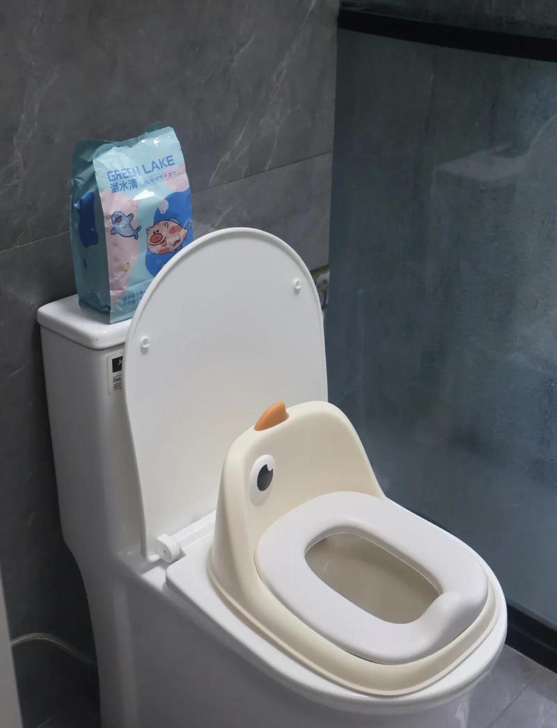 儿童分体坐便器卫生间摆放实景图