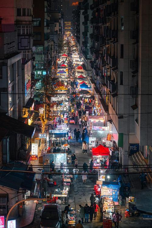 夜市背后是上海人的生存哲学