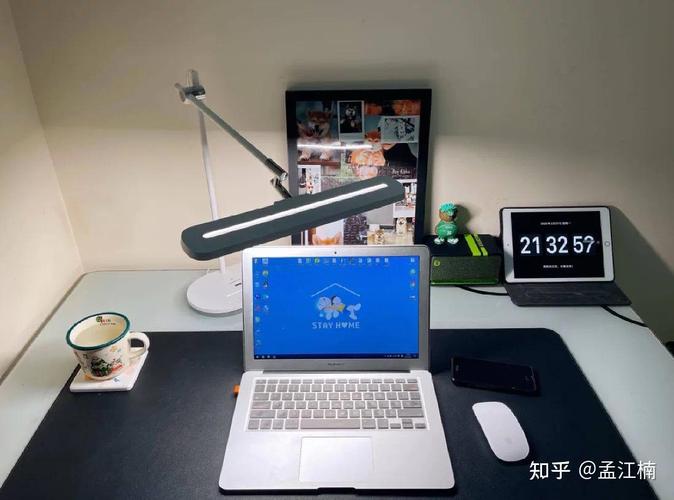 办公室电脑台灯正确摆放位置示意图