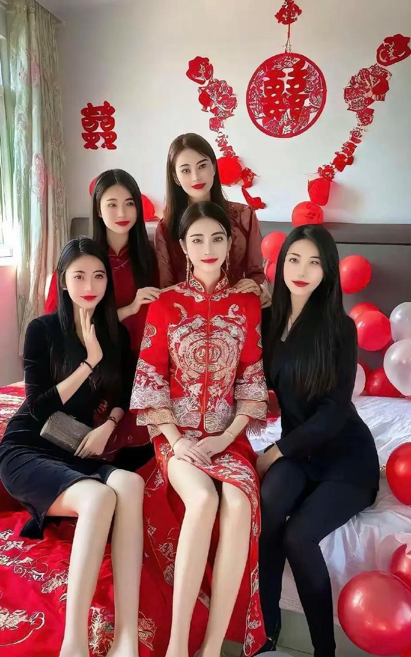 莫兰迪色系伴娘团不同款式婚礼合影