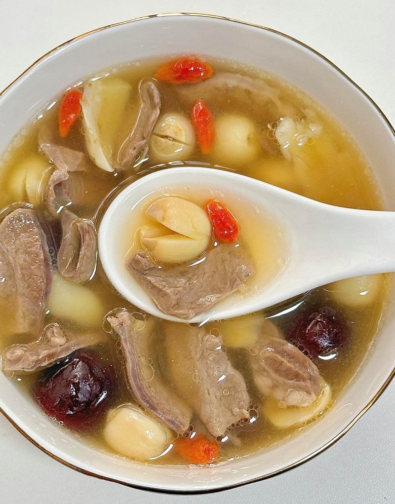 别被“老火靓汤”忽悠:不是炖越久越补