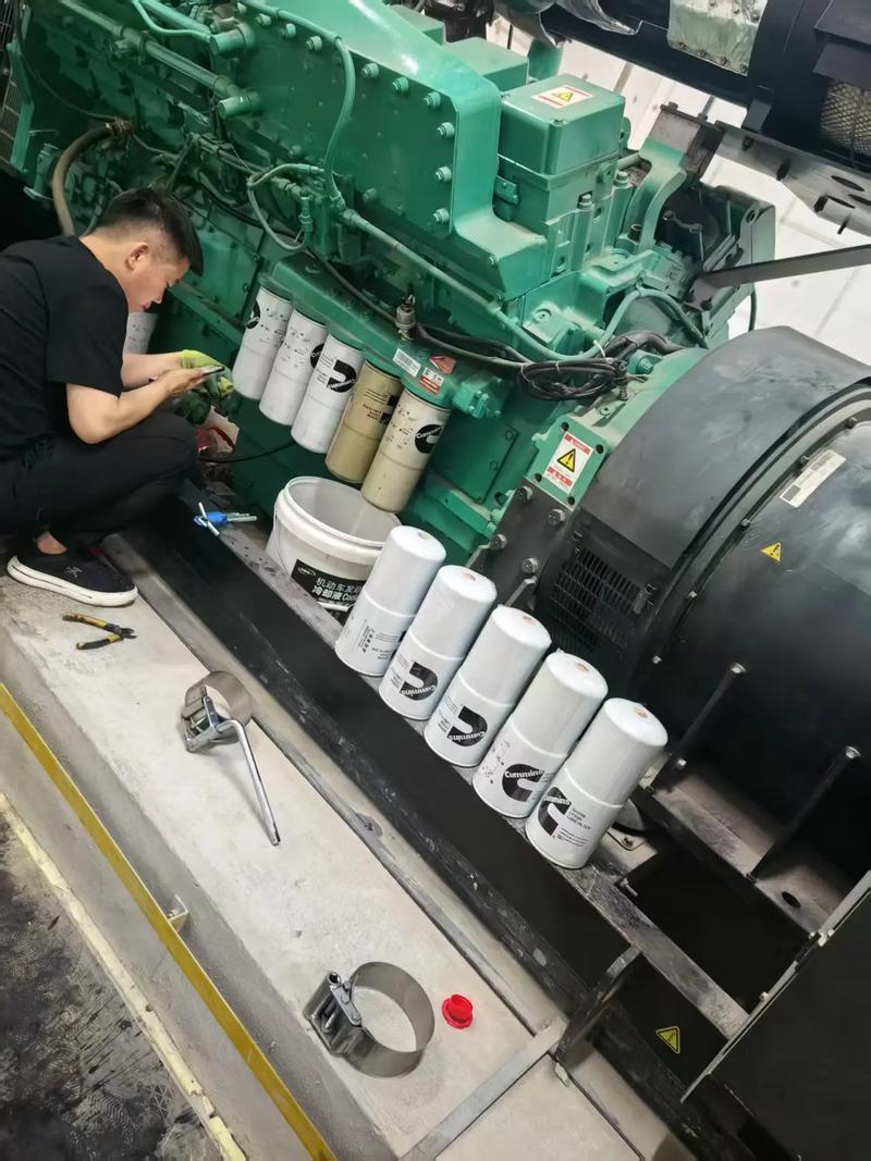 柴油发电机日常维护检查电瓶机油实拍