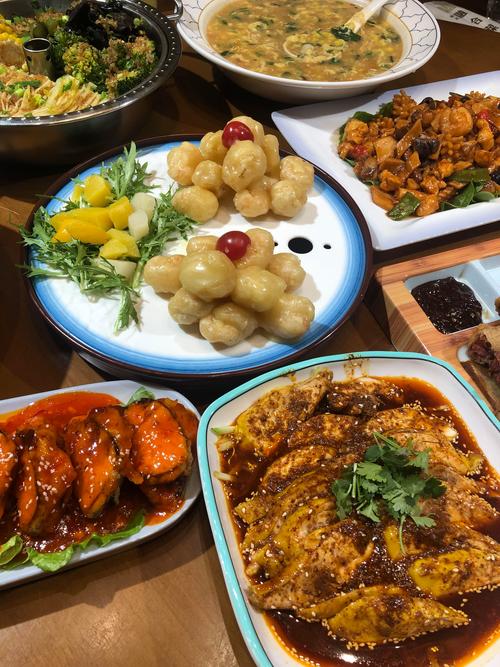 网红美食店精修照片对比真实菜品