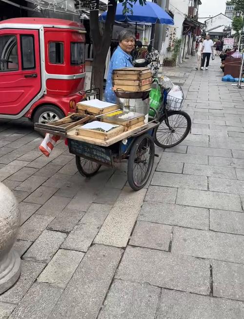 老太太的三轮车和桂花糕
