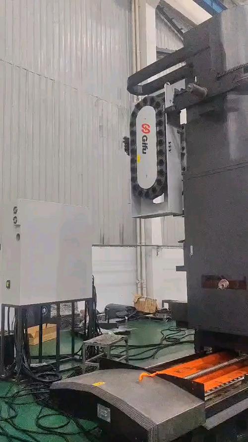 大型加工中心链式刀库内部实拍