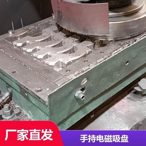 电磁吸盘在磨床上吸附钢板作业场景