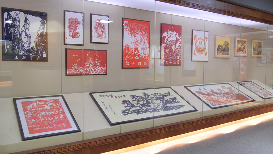 湖北南漳水镜庄非遗馆南漳剪纸成品展示
