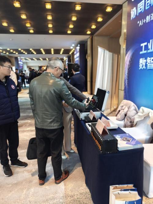 B2B展会现场客户信息分级登记台实景