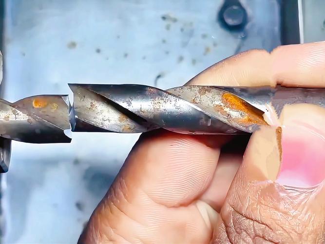 硬质合金钻头断在工件里的电火花取出