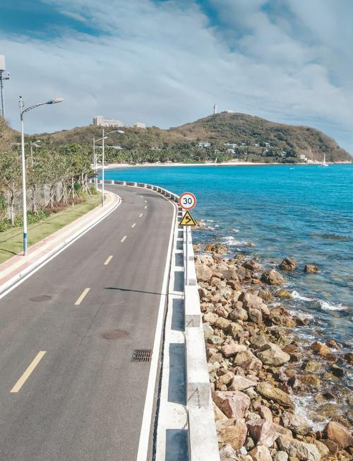 三亚亚龙湾入口滨海公路风光
