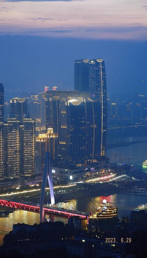 南山一棵树观景台：夜景还行，但被价格和交通毁了