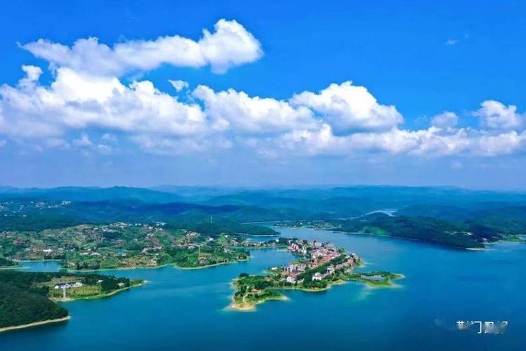南漳荆山山顶俯瞰漳河生态风景