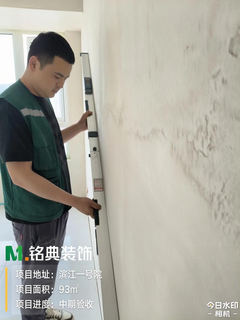 靠尺检查墙面平整度示意图