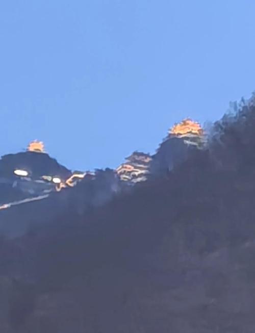 三、金顶亮灯，别被“盗梦空间”忽悠了