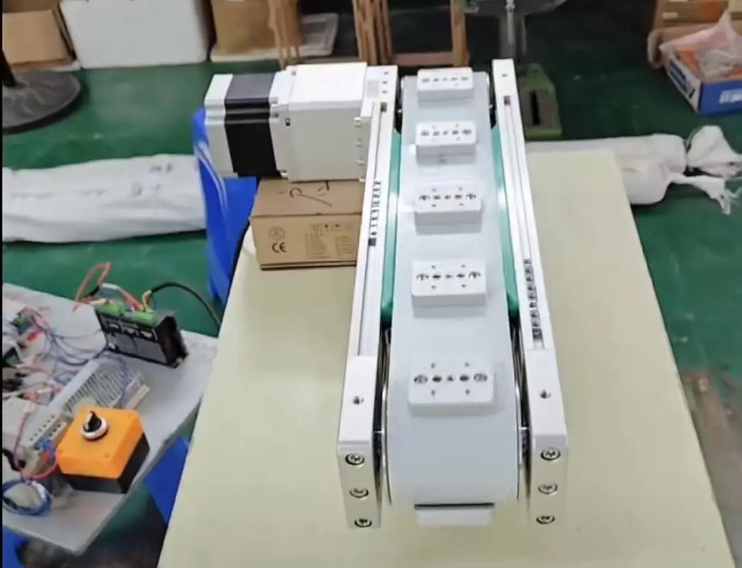 餐具自动化生产线分槽定位传输装置实拍