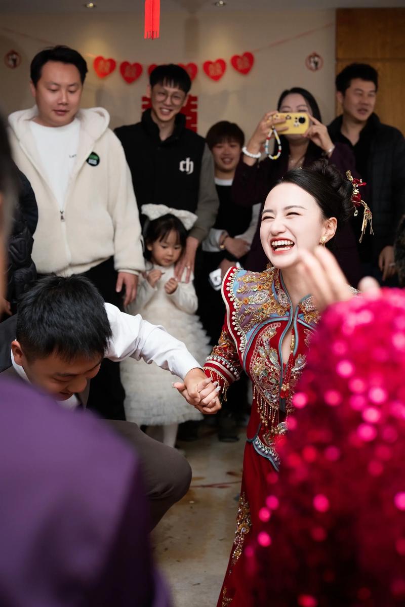 充满尴尬表情的婚礼现场抓拍照