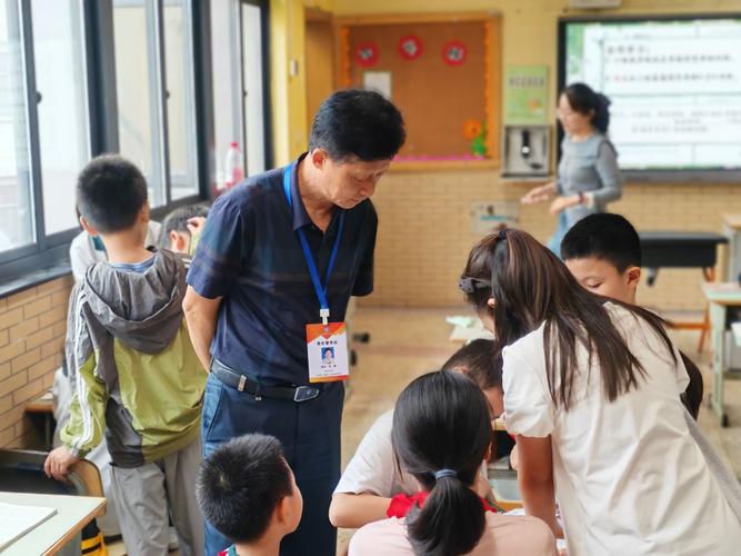 督学在课堂听课观察教学