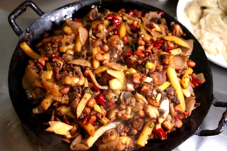 吃完干炒鸡,顺着逛南漳