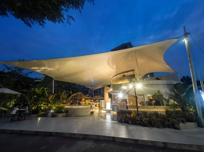成都某花园火锅店夜景 浪漫约会氛围