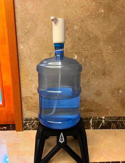 户外用的便携滤水器，可能救命也可能闹肚子