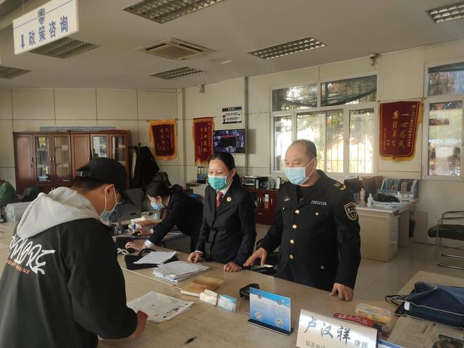 劳动监察员深入企业核查实习生权益