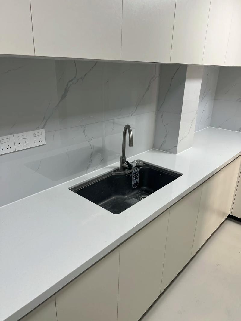 石英石台面避坑指南：10个灵魂拷问，装修老炮儿手把手教你少花冤枉钱
