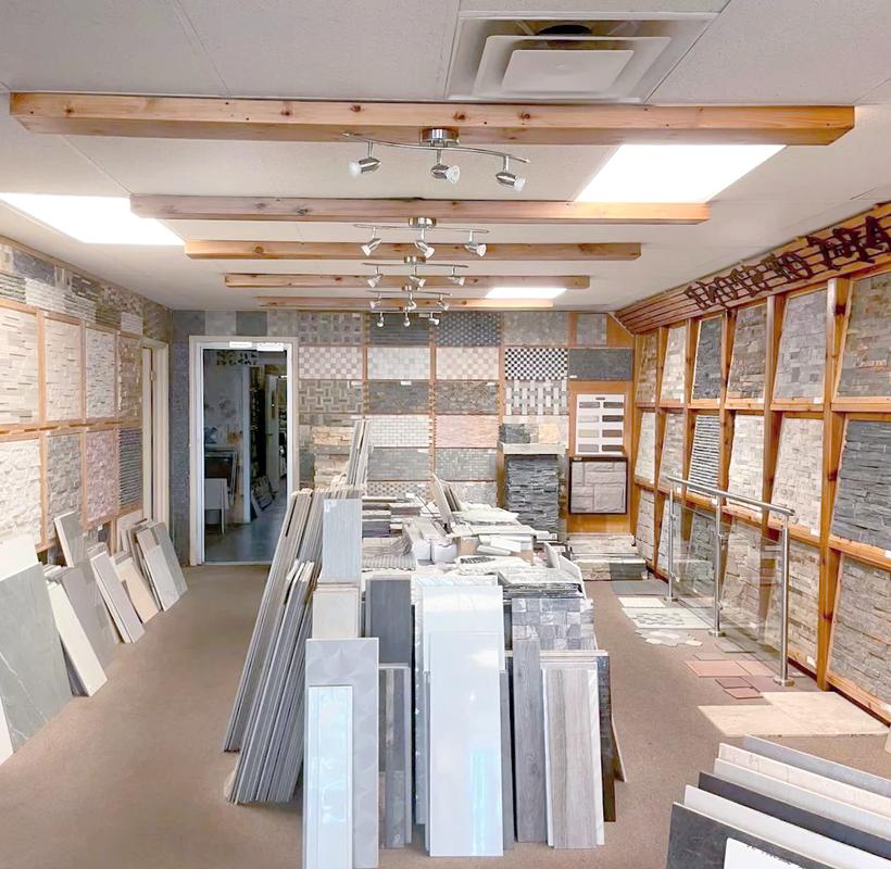 装修建材市场选瓷砖实拍场景