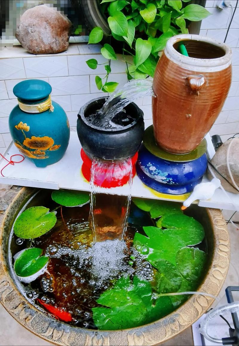 秋分时节居家角落放置粗陶水盆加湿场景