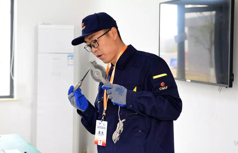 雨刮臂花键磨损旷量测量实操图