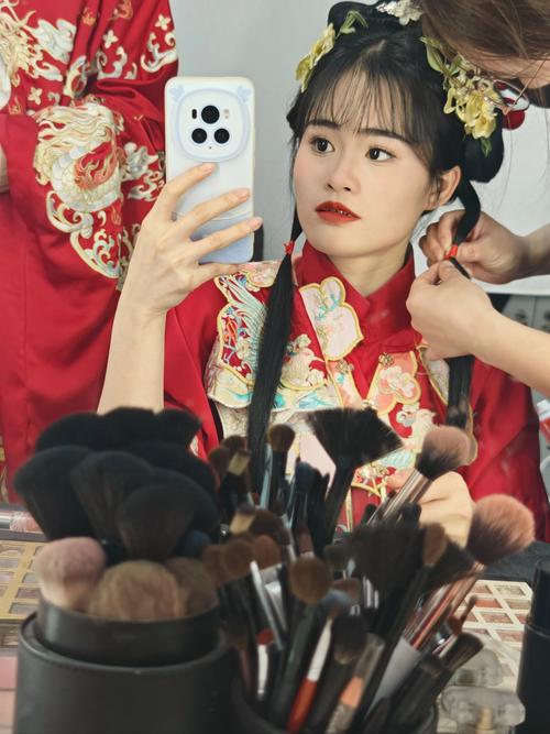 新娘手拿柯达Portra胶片 婚纱拍摄花絮
