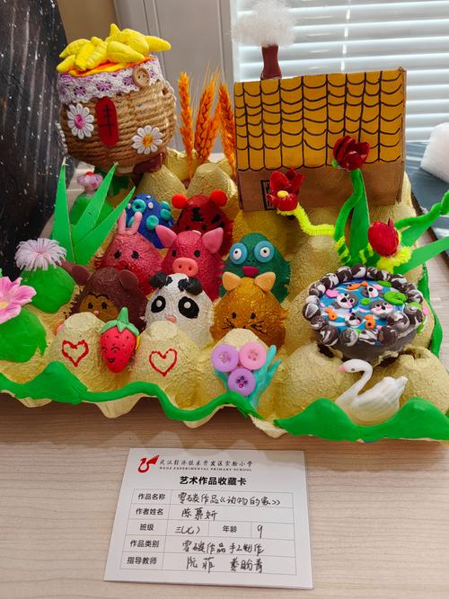 小学五年级学生在走廊制作校园流浪猫投喂点模型