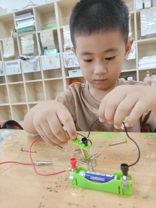 儿童家庭桌面电磁感应小实验实拍